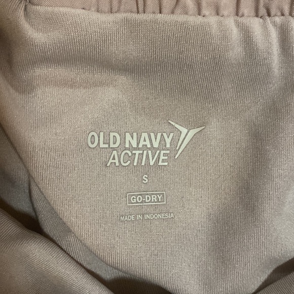 Old navy active shorts - Picture 2 of 2